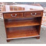 Open mahogany bookcase. Condition report: see terms and conditions