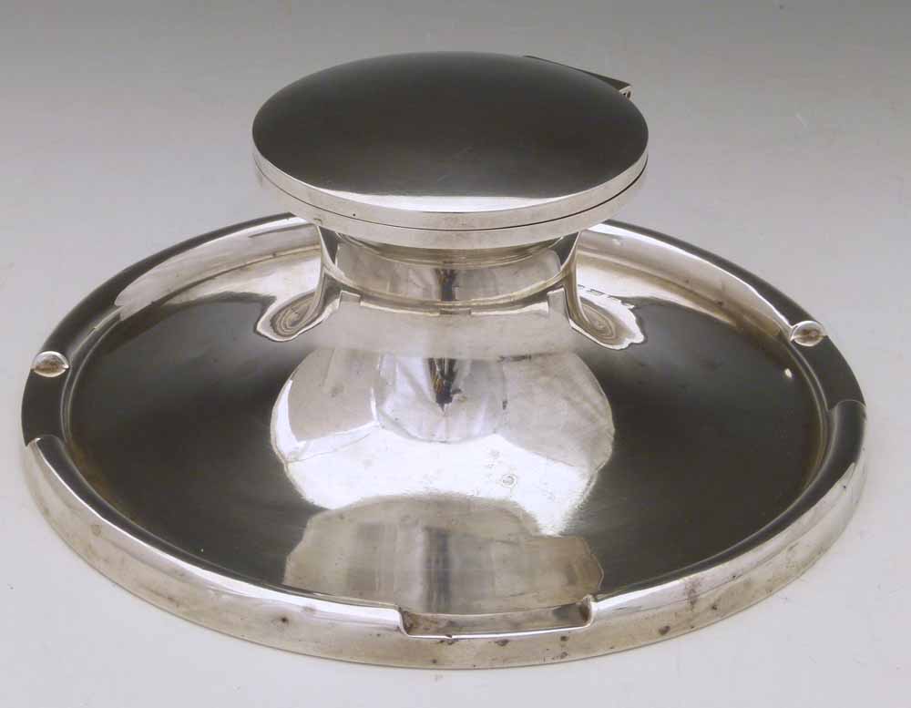 Large capstan shaped silver inkwell, Birmingham 1917, diameter 20.5cm.