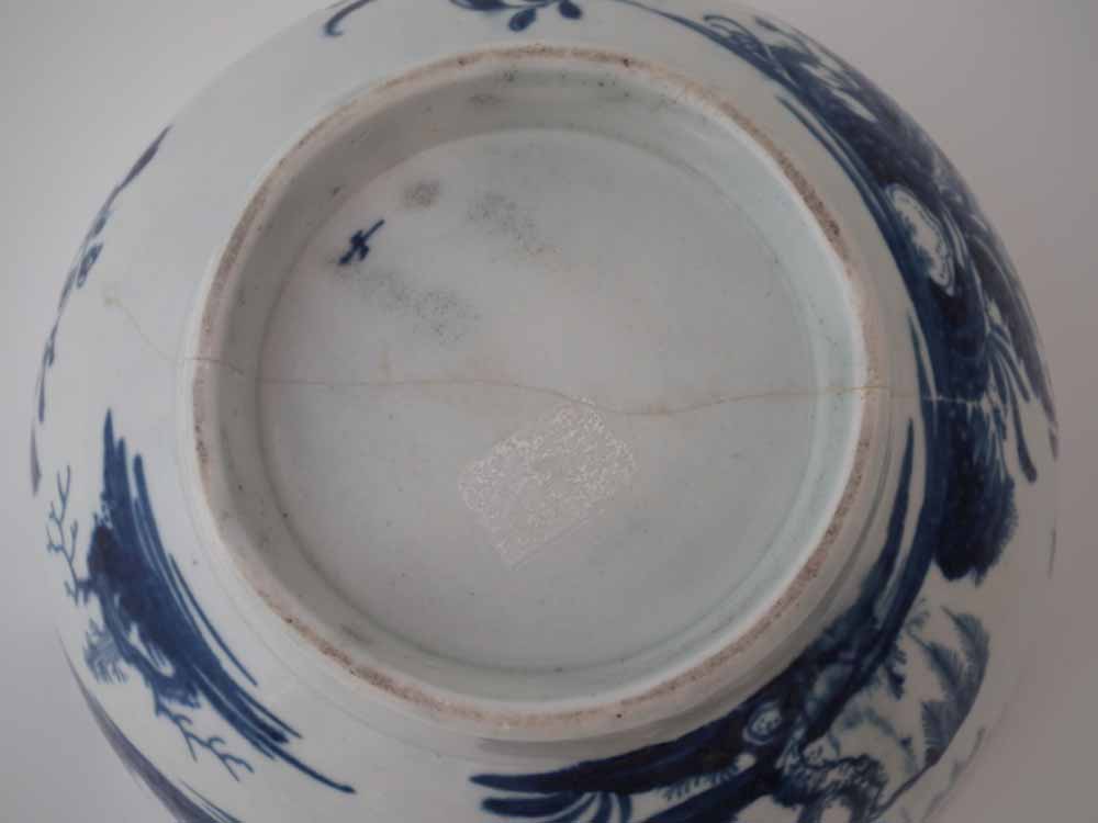 Worcester bowl circa 1760, painted with landslip pattern in underglaze blue, workman's mark to foot, - Image 7 of 7