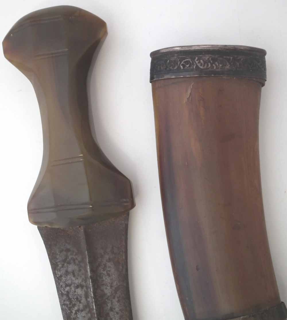 Jambiya, with polished agate grip and white metal mounted horn scabbard, 37cm overall length. - Image 2 of 8