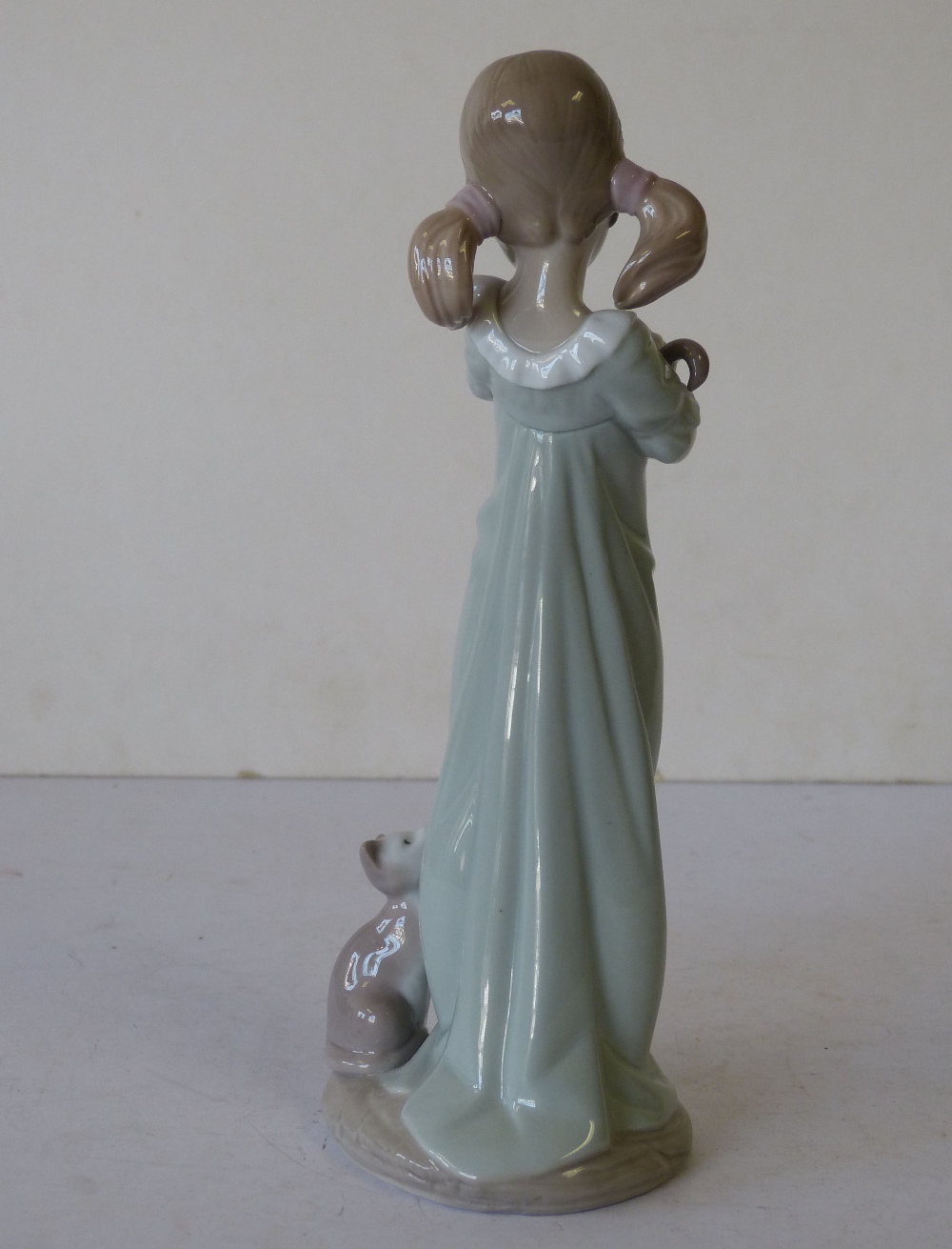 A Lladro Figure of a young girl holding a kitten with a cat at her feet, 21cm high - Image 2 of 3