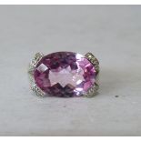 A Modern 14ct White Gold Ladies Ring set oval cut pink topaz