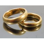 A 22ct gold plain wedding ring, weight 7.