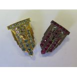 A Pair of Art Deco Collar Clips, one precious yellow metal