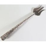 A Chinese Silver Bread Fork decorated with dragon, 17cm, TC