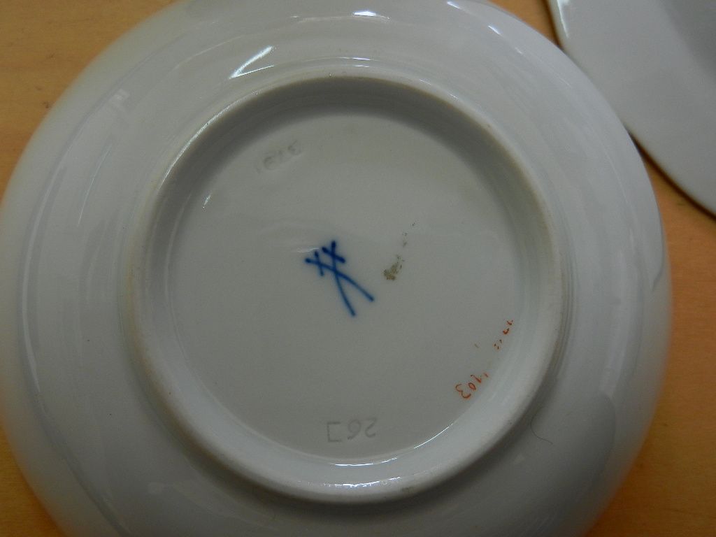 A 20th century Meissen porcelain tea and coffee service for six place settings, including tea and - Image 8 of 9