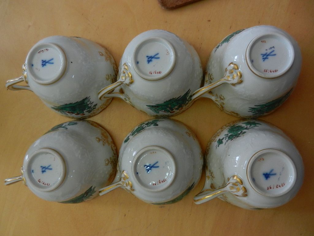 A 20th century Meissen porcelain tea and coffee service for six place settings, including tea and - Image 9 of 9