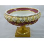 An H & R Daniel porcelain centre piece, Shell Border shape, with beaded and acanthus leaf rim,