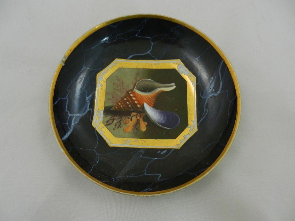 A collection of 18th century and later English porcelain and other teacups, tea bowls and saucers, - Image 12 of 14