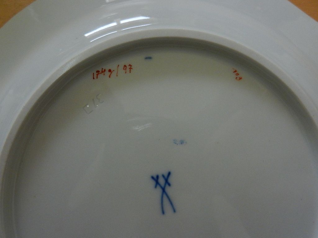 A 20th century Meissen porcelain tea and coffee service for six place settings, including tea and - Image 7 of 9