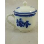 A Caughley blue and white custard cup and cover (at fault), 7.5cm high - Part of a private owner