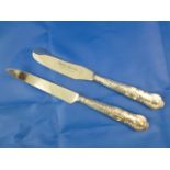 A silver handled kings pattern butter knife and grapefruit knife, 20.