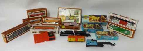 Model railway including Tyco Athern, 16 boxed Tyco rolling stock, 1 Chattanooga engine and tender, 3