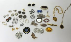 Various costume jewellery, 9ct gold pendant 'Bristol Eisteddfod', earrings, large gents cufflinks