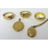18ct gold wedding band, 6g t/w 9ct rings and lockets, approx 11g