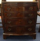 Reproduction mahogany bachelors chest of drawers, 71cm wide