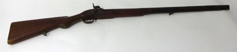 Antique percussion fowling musket, cocks and clicks with ramrod and wooden stock with brass