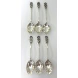 A cased set of six pretty silver teaspoons with decorative finials and scalloped bowls