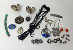 Interesting collection of various costume jewellery including jet style necklace, green stone and