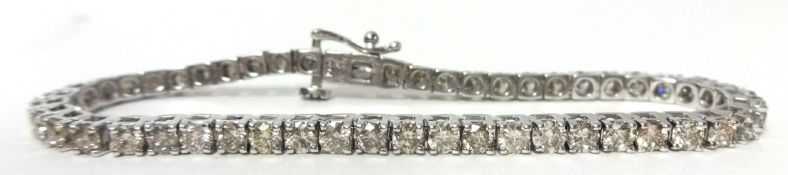 A diamond bracelet, weighing approx 5 carats, 17cm long (51 diamonds)