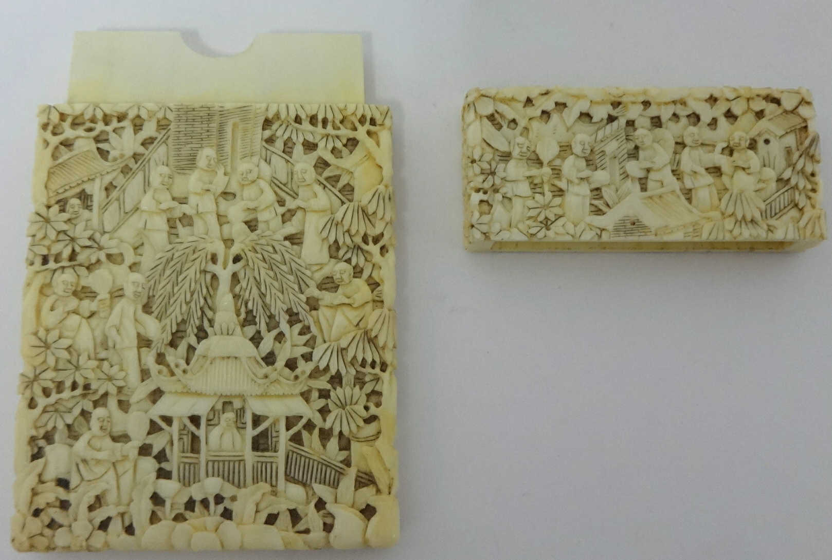 Antique Chinese carved ivory card case, finely carved with figures and trees etc, 10cm high - Image 2 of 2
