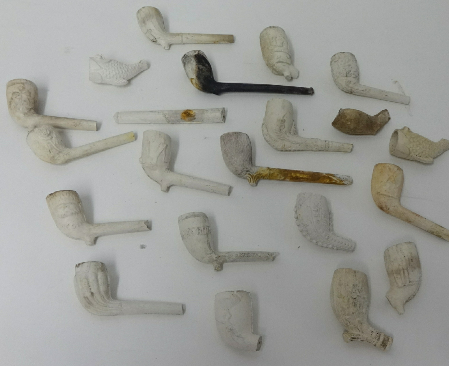 Assorted collection of clay and Mersham pipes - Image 2 of 2