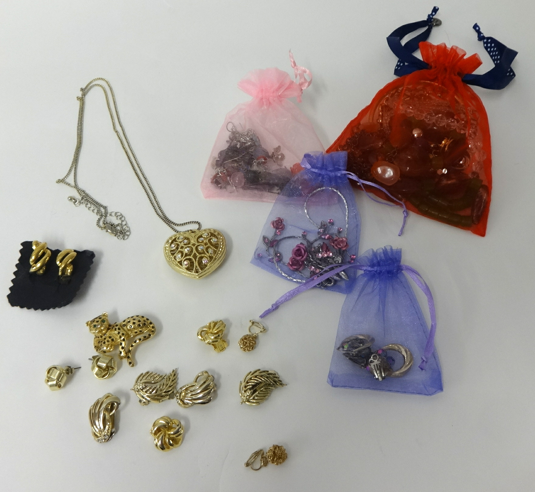 A quantity of various costume jewellery.