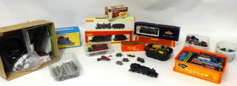 A collection of model railway including 'Thomas the Tank Engine' model railway, a Hornby R2712 BR