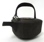 A Japanese iron kama or kettle with lacquered lid, 18cm tall.