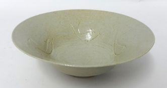 Chinese stoneware shallow bowl with inside decoration of fish, 21cm.