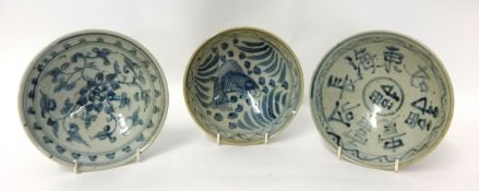 Three Chinese blue and white shallow bowls, 17cm diameter.