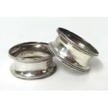 A pair of silver napkin rings, cased, weight 12g.