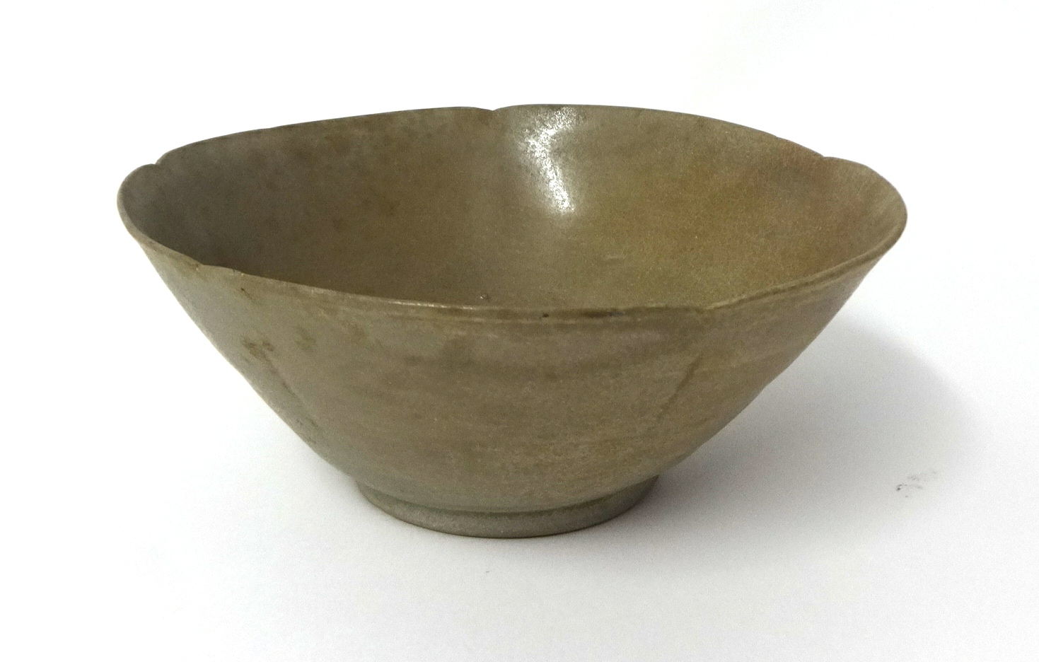 A Yue ware conical bowl, brown glaze, probably Song dynasty, diameter 17cm.