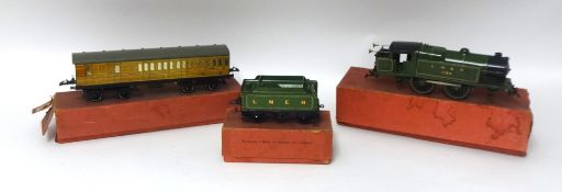 Hornby O gauge LNER engine (damaged), carriage and tender, late 1940's boxed.