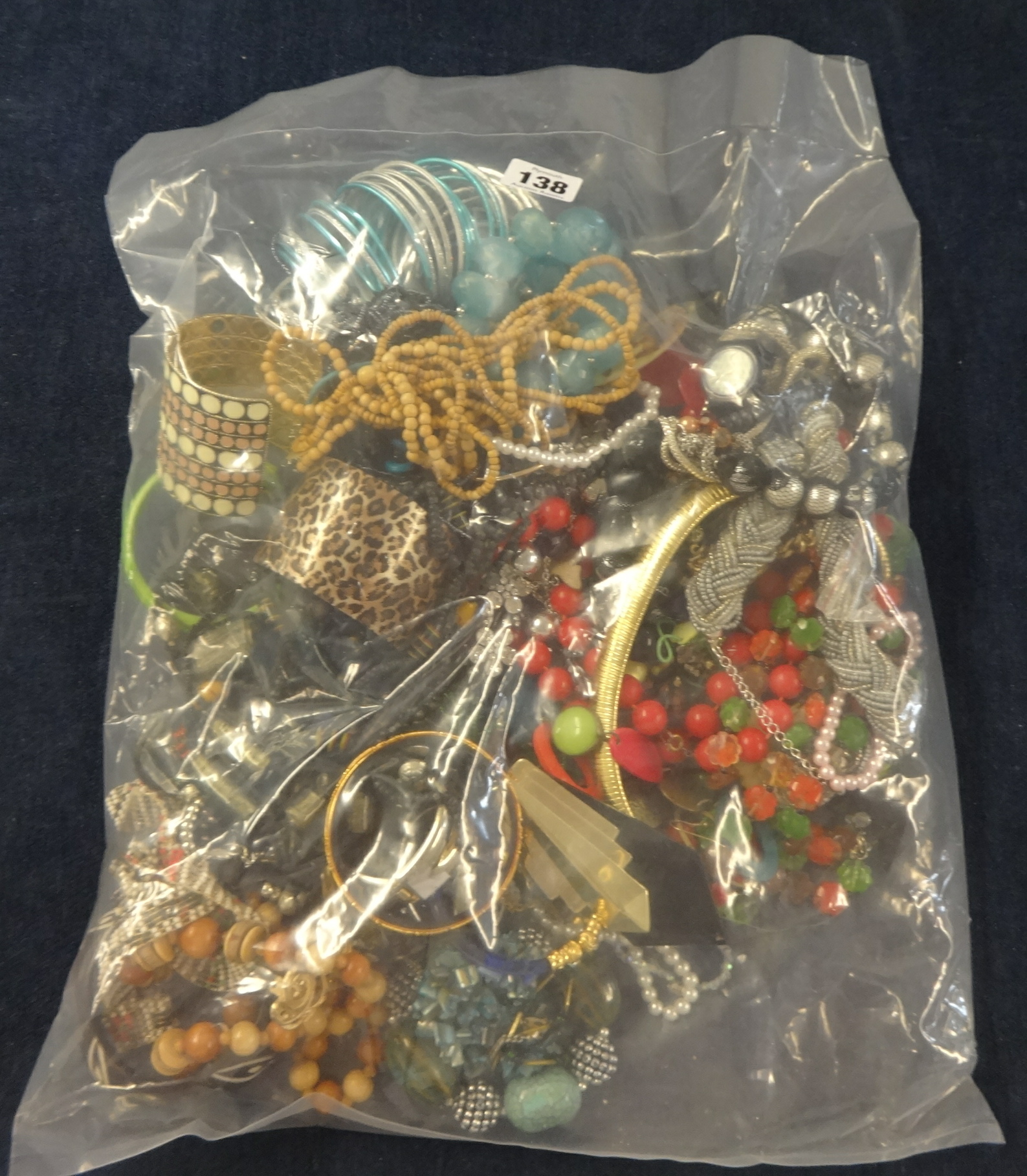 A quantity of costume jewellery.