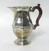 A silver milk jug, Birmingham 1911, of octagonal baluster form, height 13 cm, weight 7 oz.
