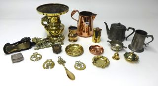 A general collection of brass and copper ware including Victorian half pint brass tankard 360LCC,