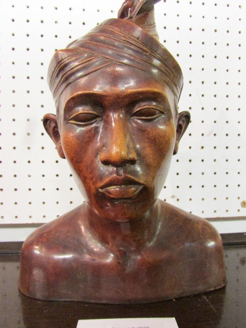 Carved hard wood bust of  male in Malaysian headdress (height 18cm) - Image 2 of 3