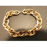 18ct hollow gold loop bracelet, length 21cm (19.5g)