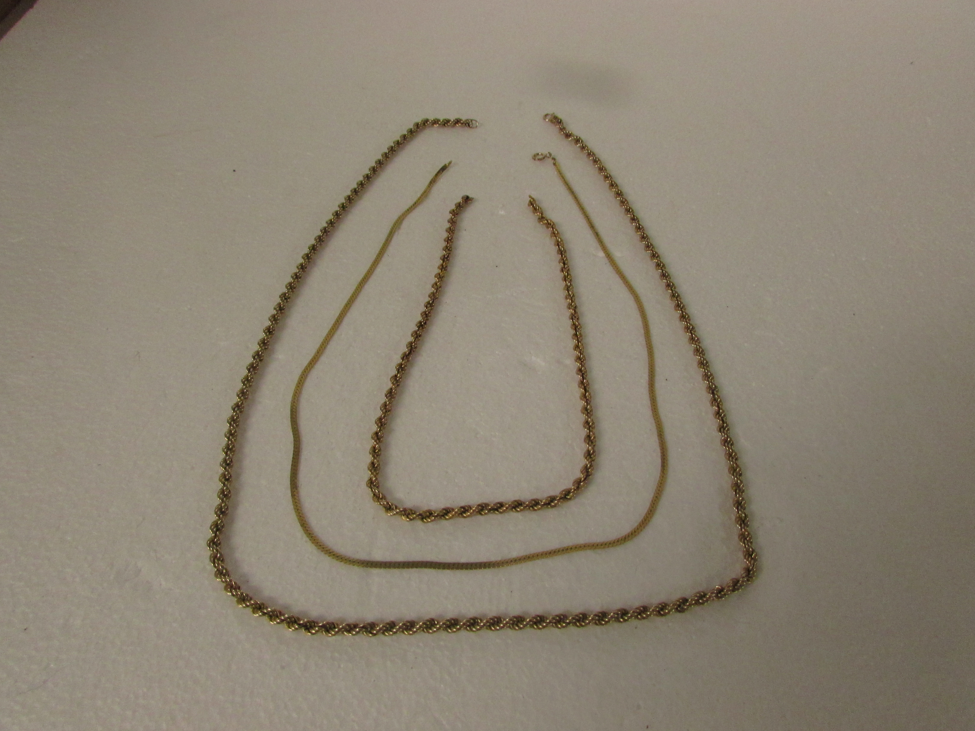 9ct gold rope necklace, length 61cm, 8g; a broken length of yellow metal rope necklace, 5.4g; and