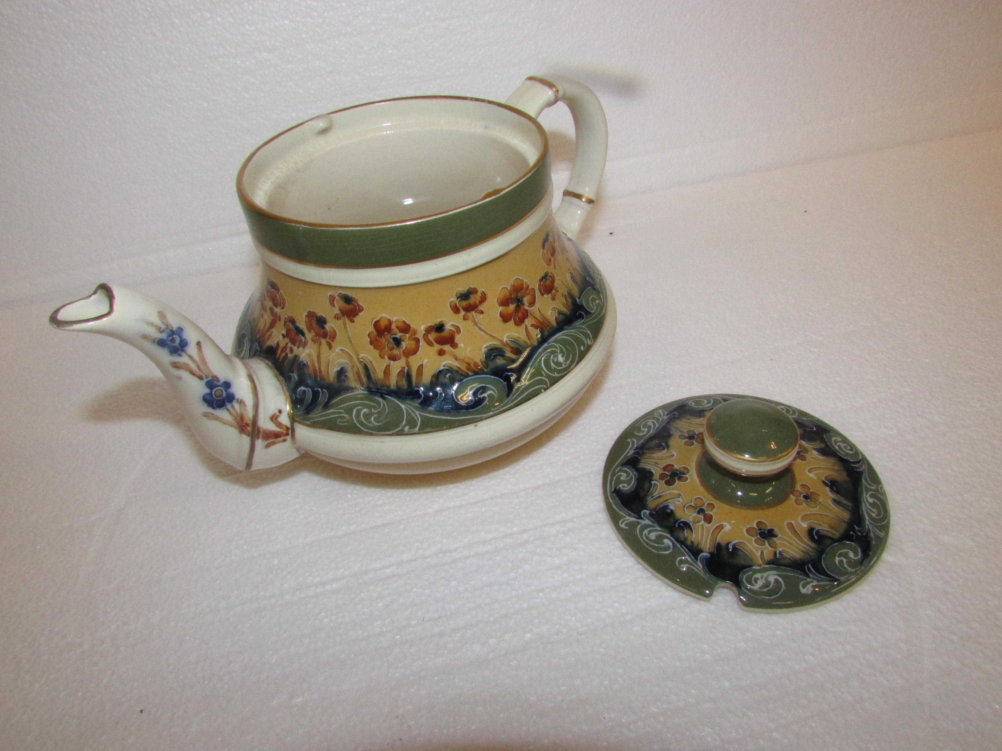 Transitional Macintyre teapot reg no. 401753 decorated with cream and green bands of floral and - Image 3 of 4