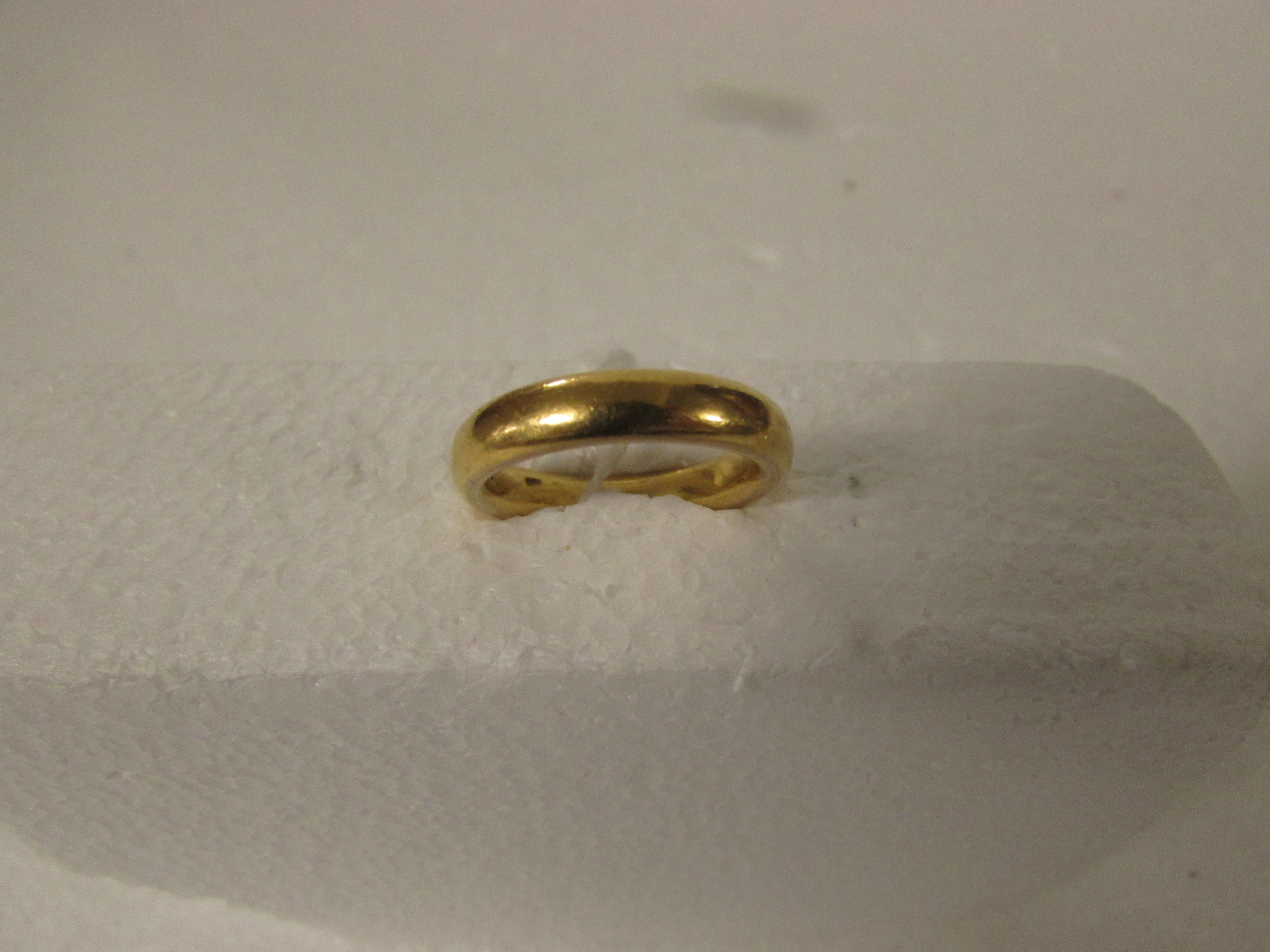 22ct gold wedding ring, 10.5g