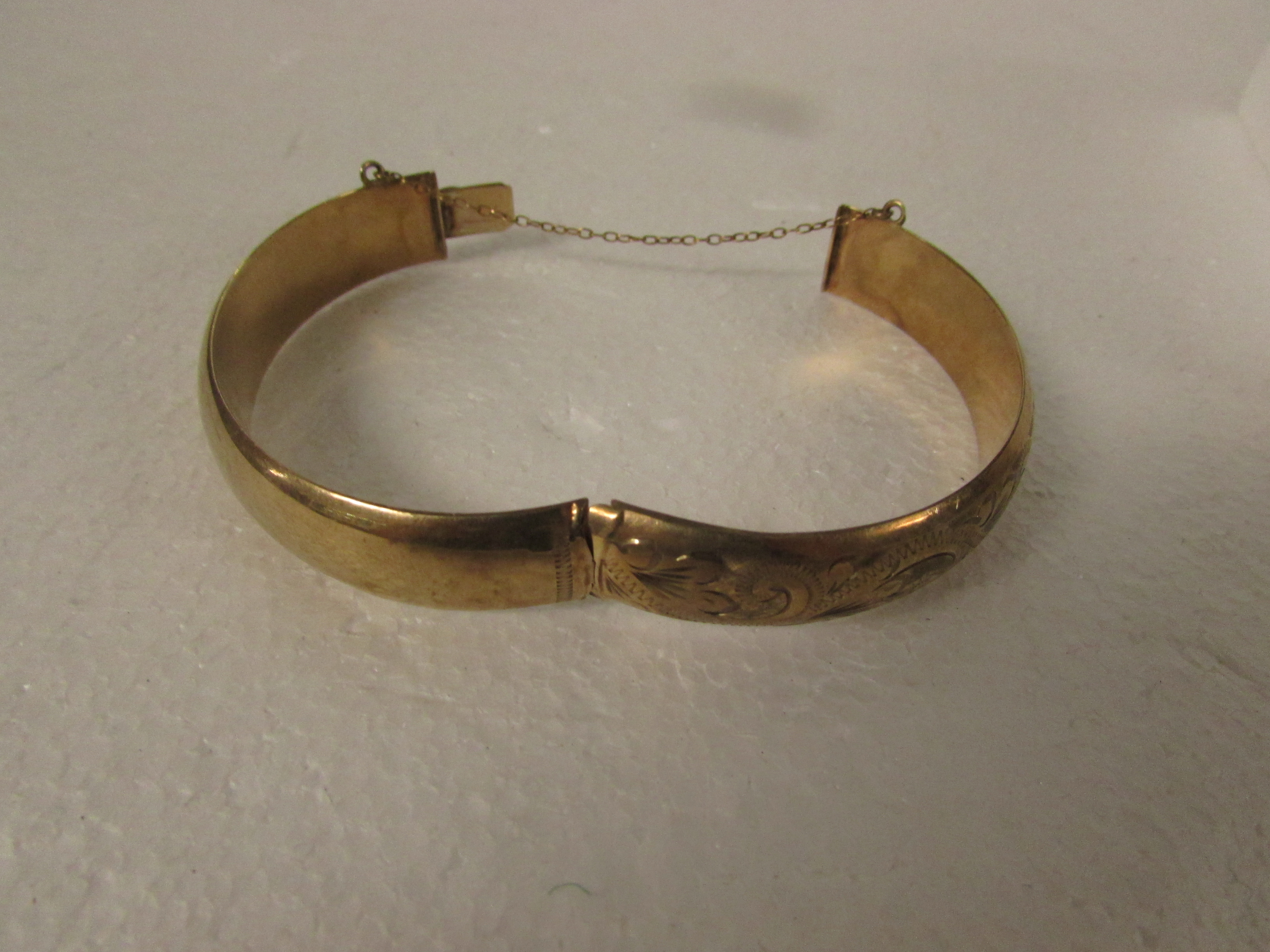 9ct gold half-engraved bangle with safety chain, British assay marks, 15.5g - Image 2 of 2