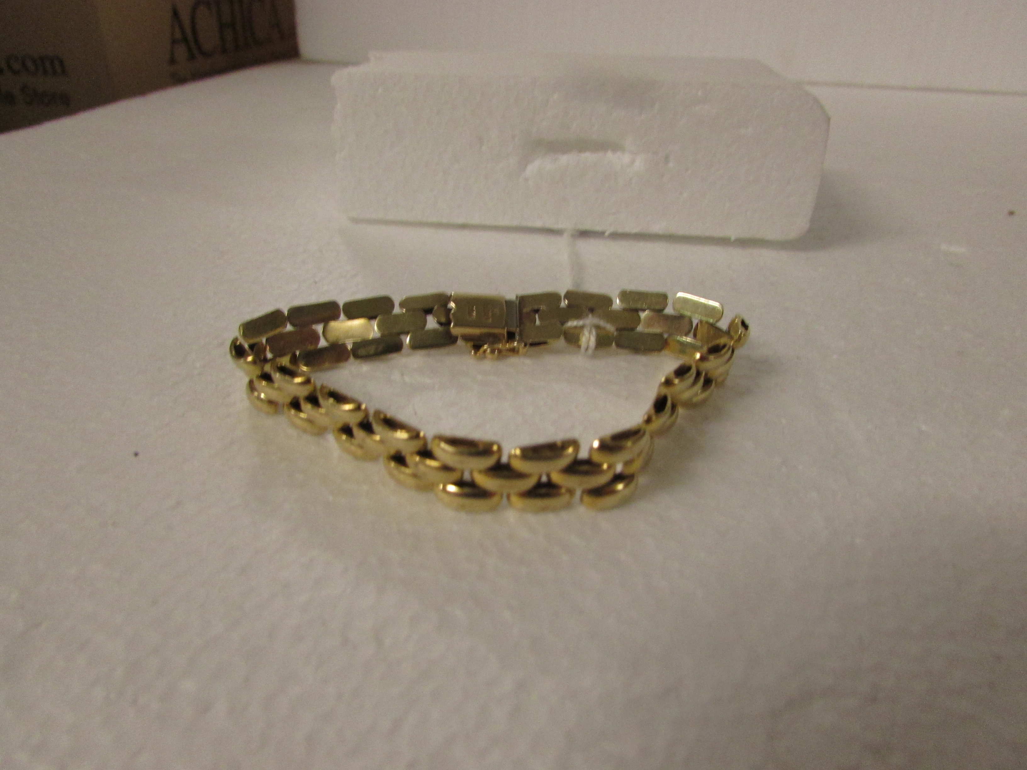 Yellow metal link bracelet stamped ITALY 9Kt, 11.8g