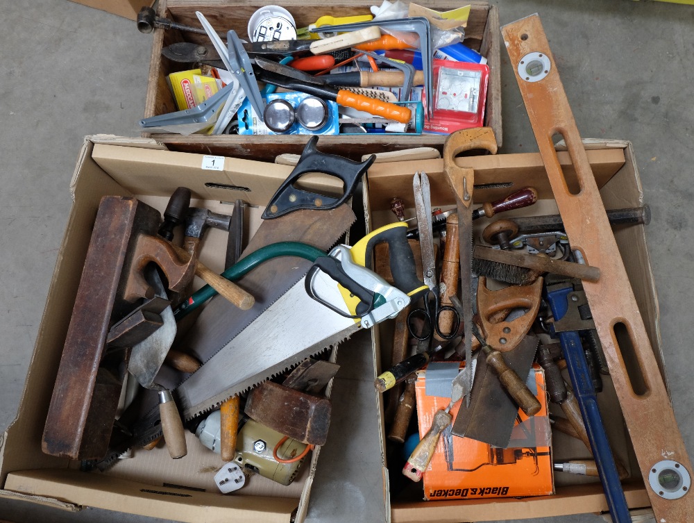 A large collection of vintage woodworking tools (3 trays)