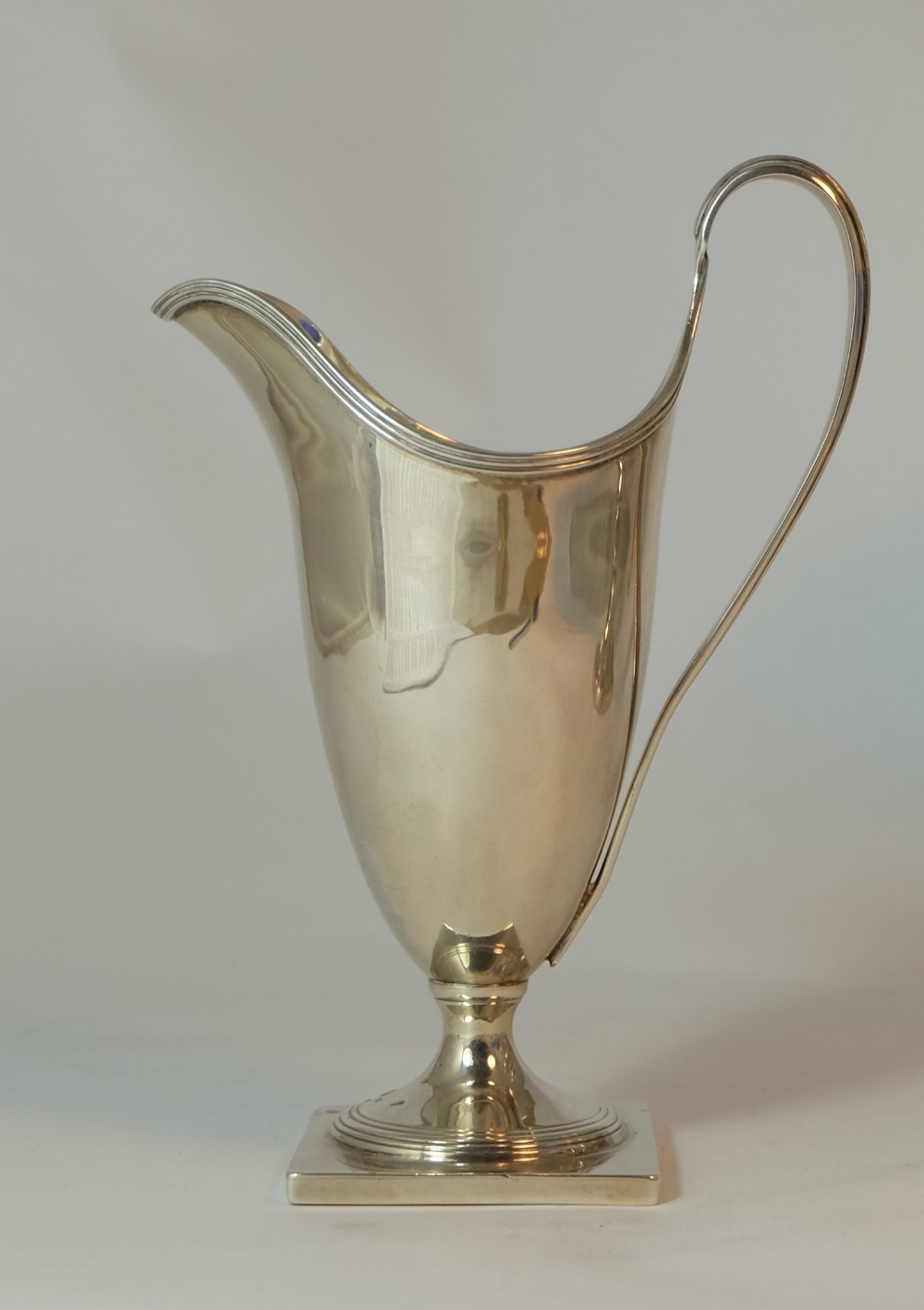 Silver jug on stand, birmingham 1918, height 13.5cm  (144.3g)