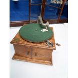 Oak Cinch table top gramophone