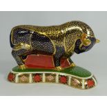 Royal Crown Derby paperweight of a large bull with gold stopper (boxed)