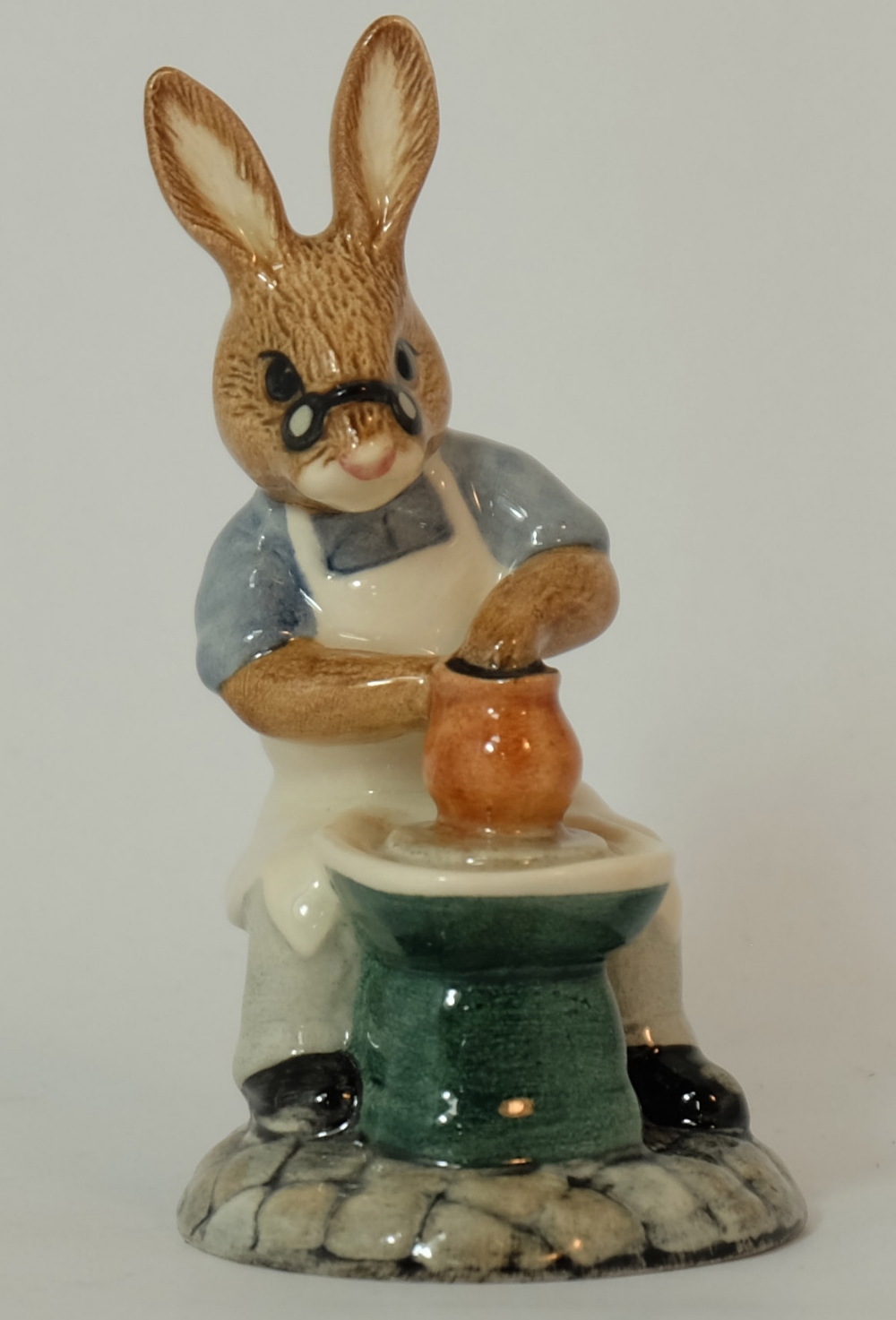 Royal Doulton Bunnykins figure Master Potter DB121,Collectors club limited edition