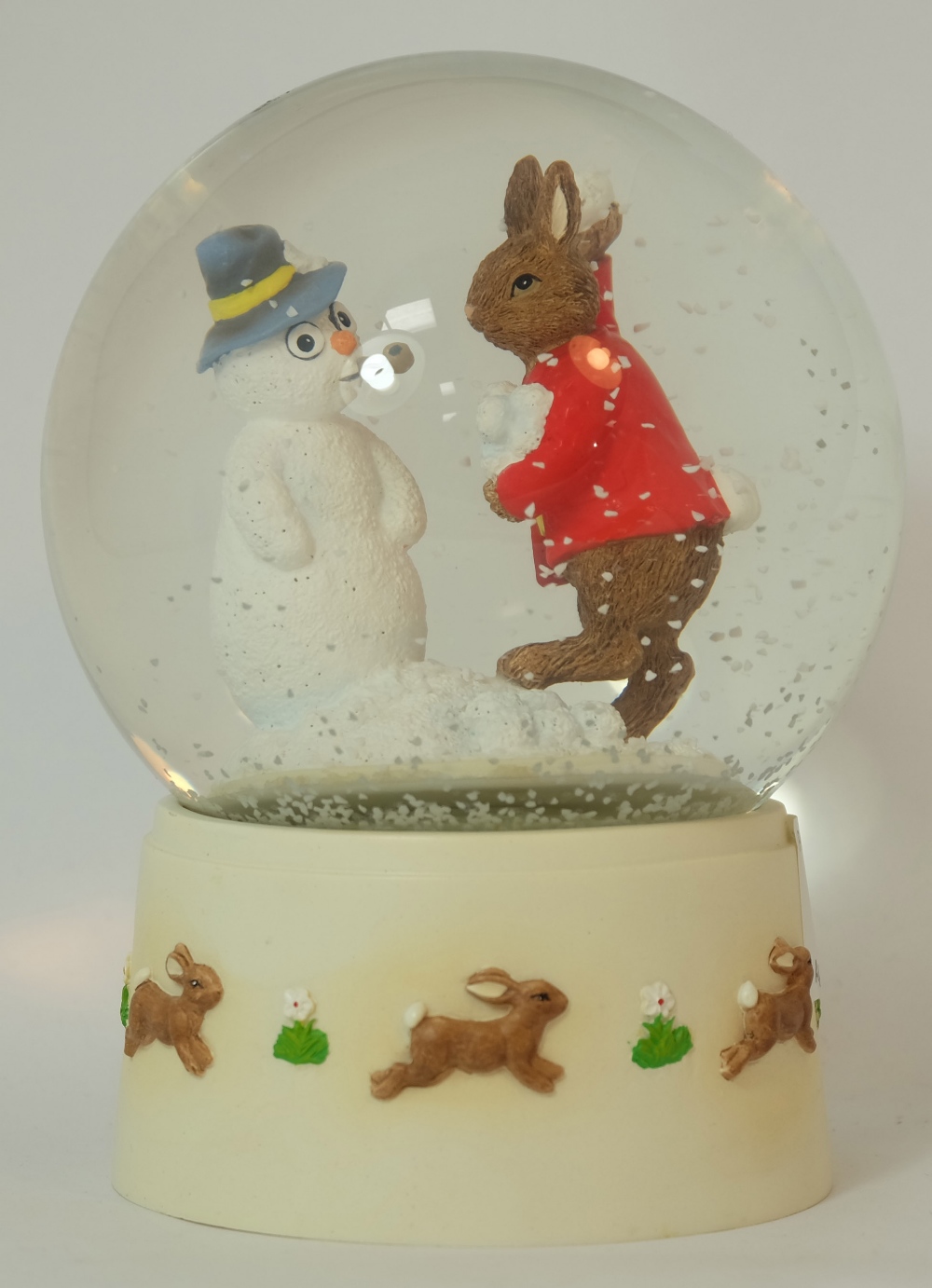 Royal Doulton Bunnykins Snow globe Footprints in the Snow DBGW13